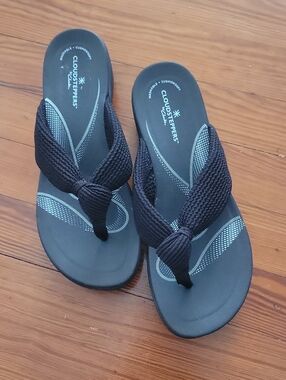 Cloudsteppers by Clarks | Knotted Textile Thong Sandals - NWT
